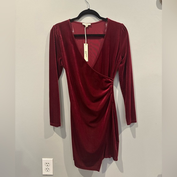 Flattering wrap deep red velvet dress. - Picture 1 of 3